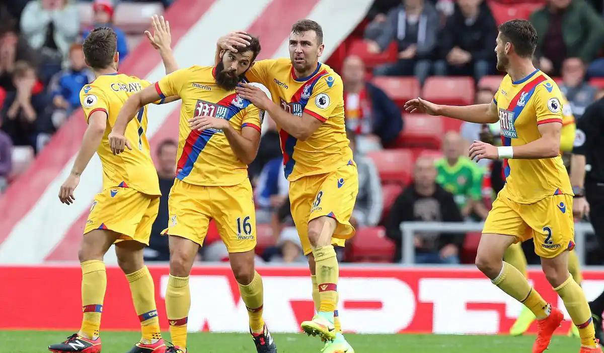 包含水晶宫主场连败，保级形势岌岌可危的词条