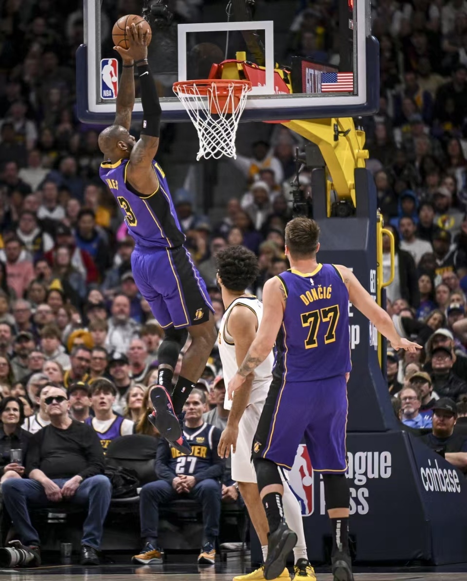 湖人擒下篮网取得两连胜 湖人擒下篮网取得两连胜