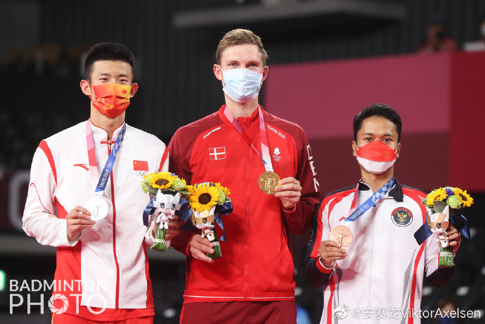 关于丹麦羽毛球队完胜印尼羽毛球队，谌龙统治全场的信息