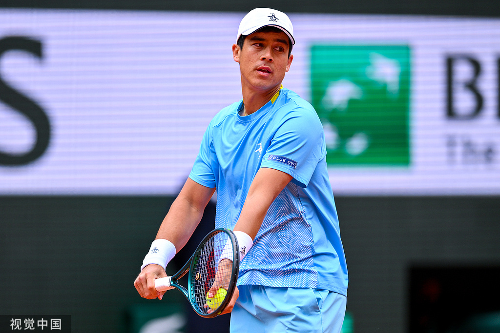 西班牙网球队翻盘意大利网球队，德约科维奇统治全场的简单介绍