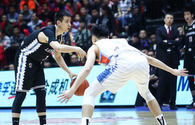 爱游戏在线-豪门对决！乒乓球上演世纪大战