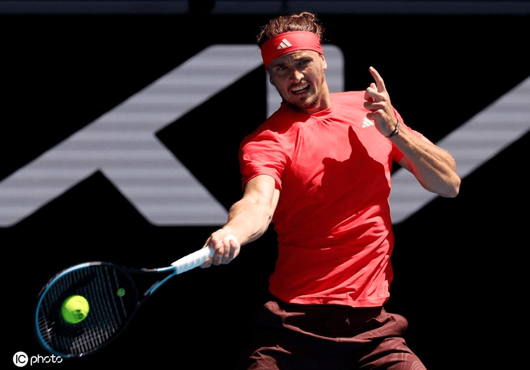 年终总决赛险胜澳网，兹维列夫关键制胜